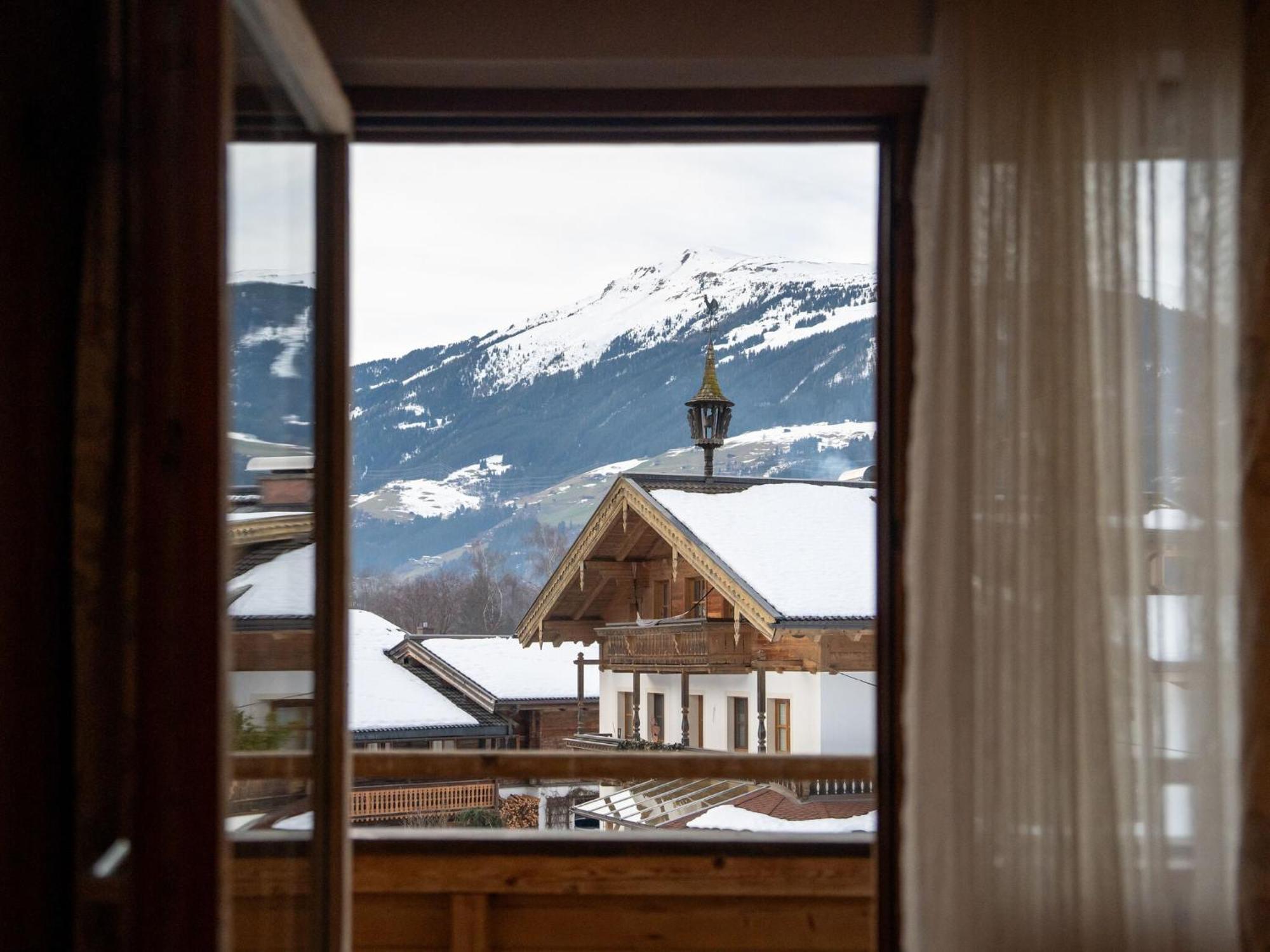 Comfortable Apartment In Salzburger Land Neukirchen am Grossvenediger Luaran gambar